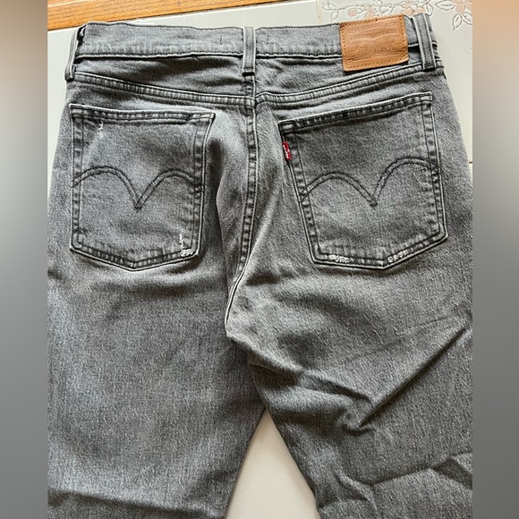 Levi’s Wedgie Straight Distressed Jeans in Size 29 - Picture 4 of 7